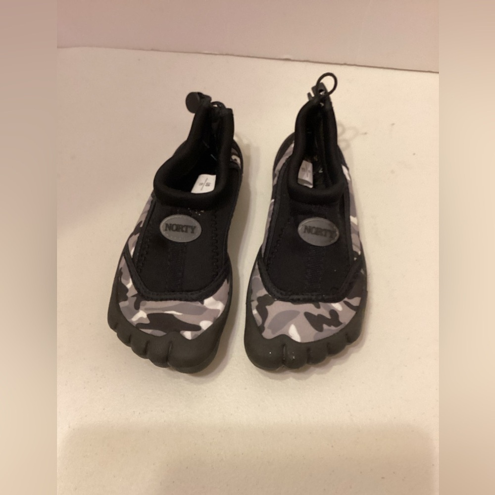 Norty Aqua Black Camo Youth Water Shoes Size 11